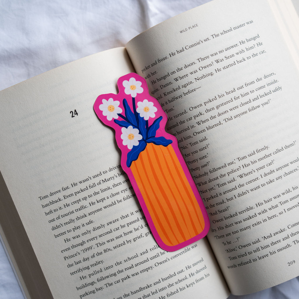 Vibrant Flower Bookmark: Daisies