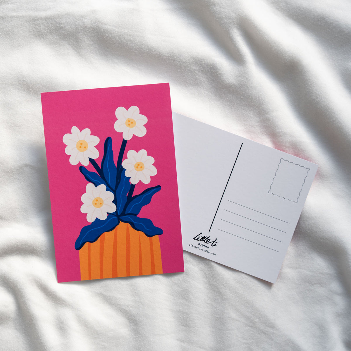 Vibrant Flower Postcard: Daisies